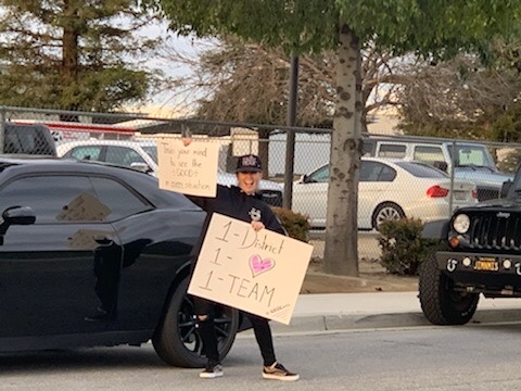 KHSD_Official's tweet photo. The Special Ed team woke up bright and early this morning to express their gratitude for our dedicated bus drivers and other transportation staff #KHSDCARES https://t.co/nxRI8fUO8a