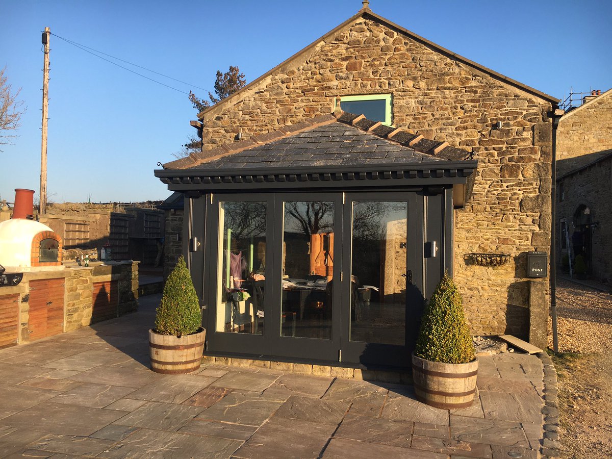 simmyshutt's tweet photo. Taken advantage of the sun and worked at home https://t.co/TY2Z00gxNR