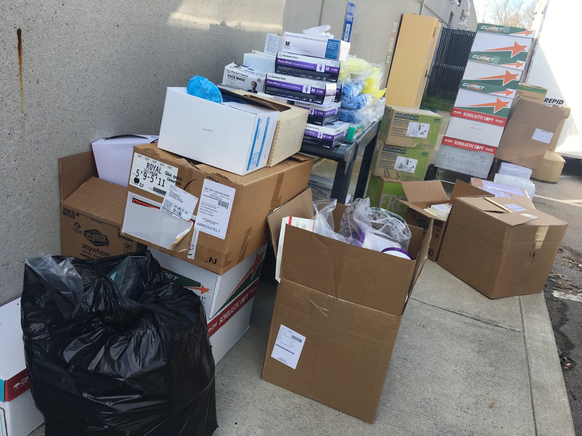 FCPSKY's tweet photo. FCPS is honored to support KY medical workers! Our science departments, @AcademiesofLex @BSHSacademies @FDHSacademies @TCHSacademies  @Eastside_Tech @LocustTrace &amp; Southside Technical Center donated 44,000+ pieces of #PPE to @LFCHD #TeamKentucky #TogetherKy #HealthyAtHome https://t.co/2ze4h2C0xZ