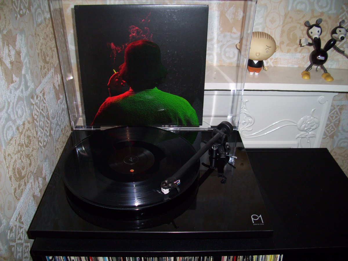 therec0rdplayer's tweet photo. Now Playing - Simple Songs (2015) by Jim 0'Rourke.

Pressed onto 123 grams of Black Vinyl.

...For not so simple times.

Stay Healthy + Stay Sane = Play Records.

@steamroomlive @dragcityrecords @residentmusic https://t.co/k87EcElBi6