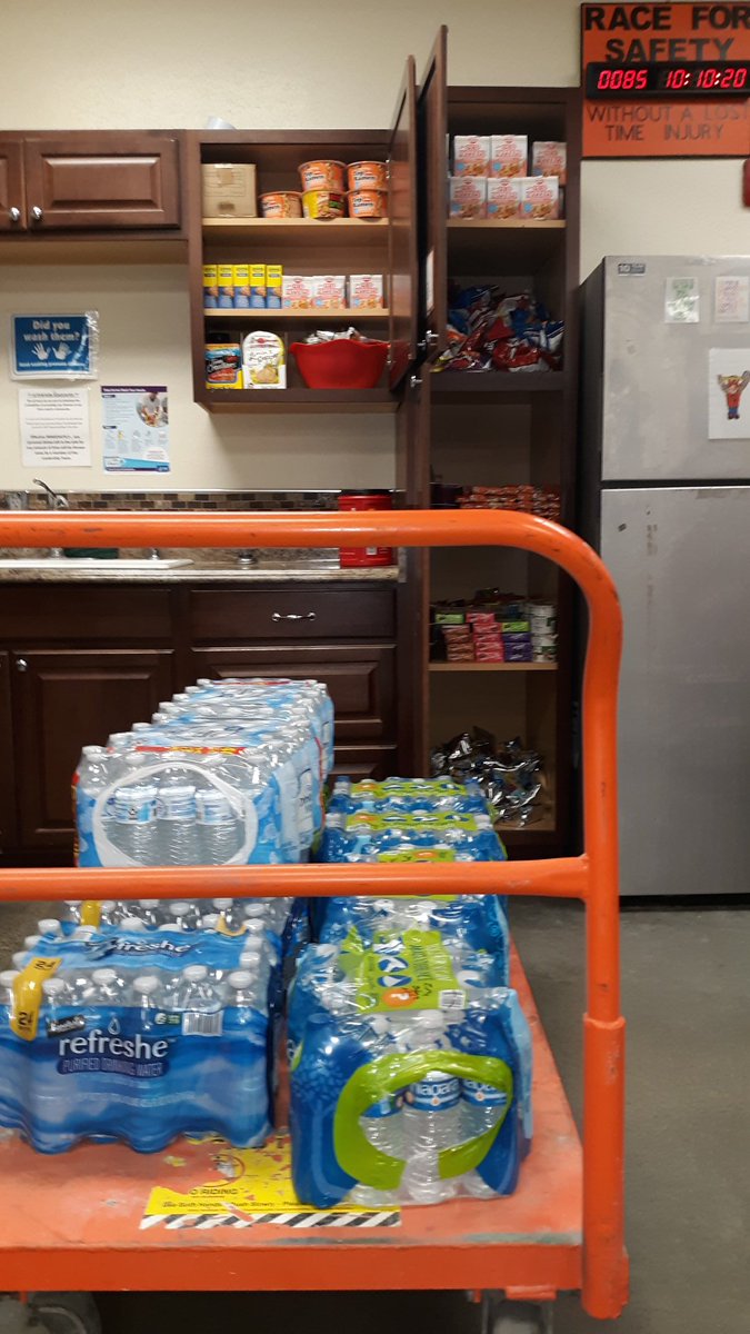 Bennett_ASDS's tweet photo. No one will go hungry in Omak..single serving everything. Love me some 4748 https://t.co/avQnquHj3S