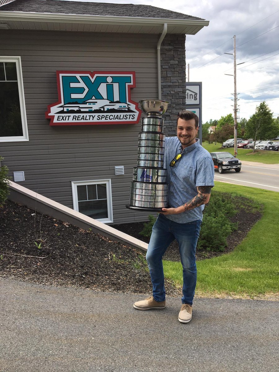 itsnotbret's tweet photo. @SJSeaDogs @QMJHL @ThomasChabot1 @MathJoseph7 @jveleno91 @MHighmore15 @ssmallman96 @bokojr @cjboothy Feels like yesterday! #seadogs15 https://t.co/DyqpChX8h8