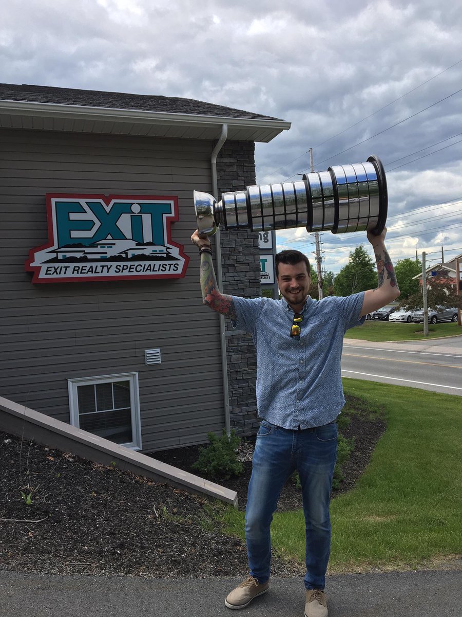 itsnotbret's tweet photo. @SJSeaDogs @QMJHL @ThomasChabot1 @MathJoseph7 @jveleno91 @MHighmore15 @ssmallman96 @bokojr @cjboothy Feels like yesterday! #seadogs15 https://t.co/DyqpChX8h8