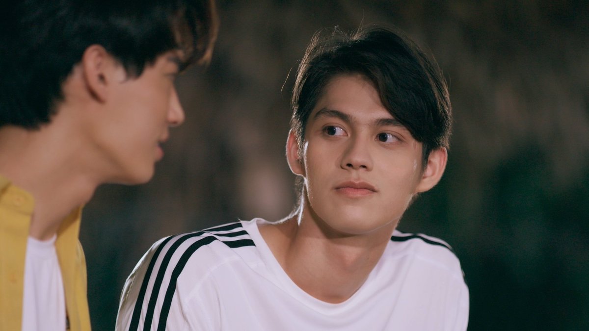 Waiiismylife's tweet photo. สารวัตรเป็นคนเสมอต้นเสมอปลายยังไงอ่ะเหรอ? ก็ดูจากสายตาที่เค้ามอบให้อีกฝ่ายดิ ไทน์ไม่ใช่แค่รักแรกพบของสารวัตร แต่เค้าคือคนที่สารวัตรอยากเรียนรู้และพร้อมปกป้องดูแลไปตลอด ไม่ใช่แค่สารวัตรที่โชคดีที่ได��มาเจอไทน์อีกครั้ง แต่ไทน์ก็โชคดีเหมือนกันที่มีสารวัตรมาคอยดูแล ฮรุกกก
#คั่นกูEP6 https://t.co/OSLxSnJNhV