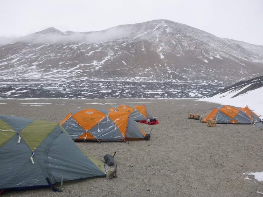 Shann0nMars's tweet photo. Day 5 of #7DaysOfFieldwork - went to Antarctica to assist @colddirt, @ErroneousTholus and Kelly Hughes in studies ranging from mapping buried ice, collecting salt encrusted soil samples, and setting up time lapse cameras to record stream and pond changes! An amazing experience!😍 https://t.co/aobaQS6B7U