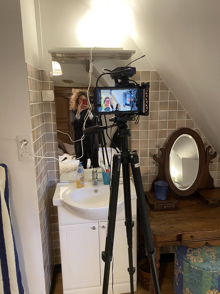 J’aimerais que ça soit aussi chic et glamour que <a href="/flacqua/">Francine Lacqua</a> sur <a href="/business/">Bloomberg</a> ou <a href="/ShannonBream/">Shannon Bream</a> de <a href="/FoxNews/">Fox News</a> ... mais peu importe où je me mets c’est immonde ... rdv 18 h 50 quand même pour faire le point sur la semaine <a href="/bfmbusiness/">BFM Business</a>