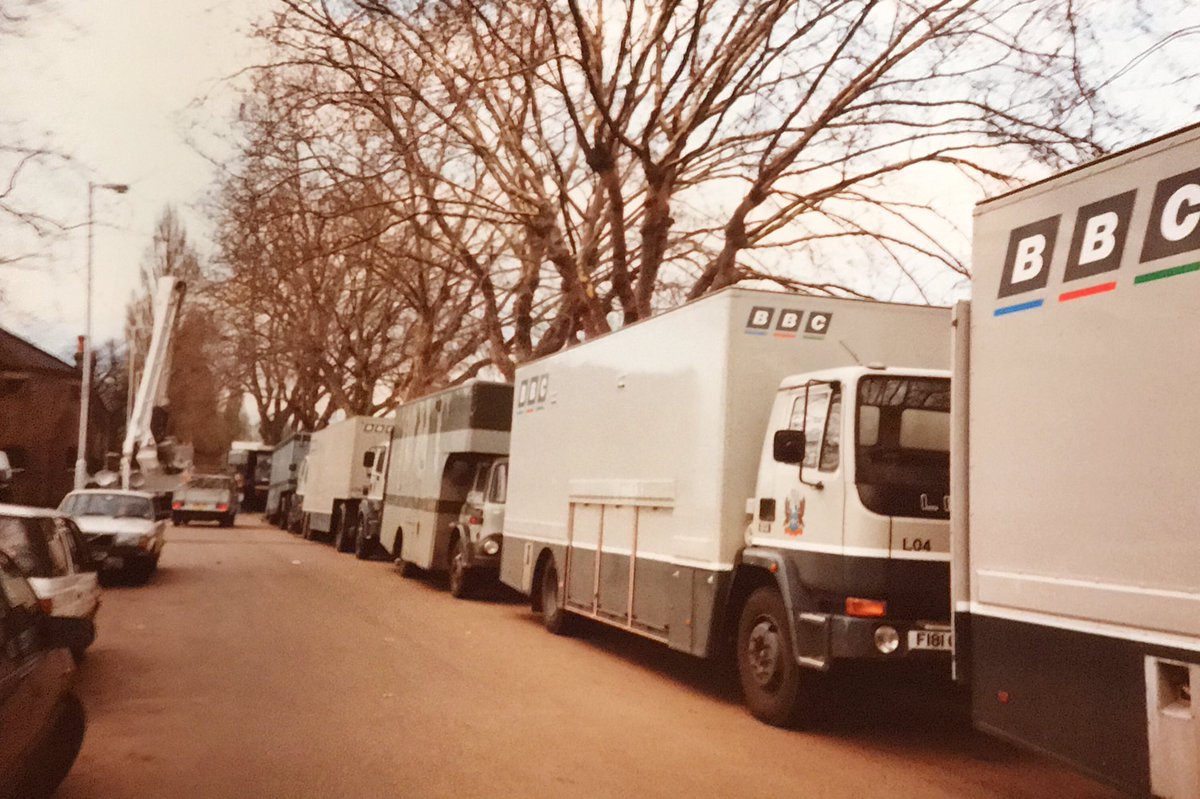 stevechalles's tweet photo. Archive OB pics - 2 of 6: No University Boat Race from Putney to Mortlake this coming weekend, so a look back at the OB Units on the towpath at Putney over the years; more from the 90’s with #BBCOutsideBroadcasts https://t.co/tY9jEv48AW