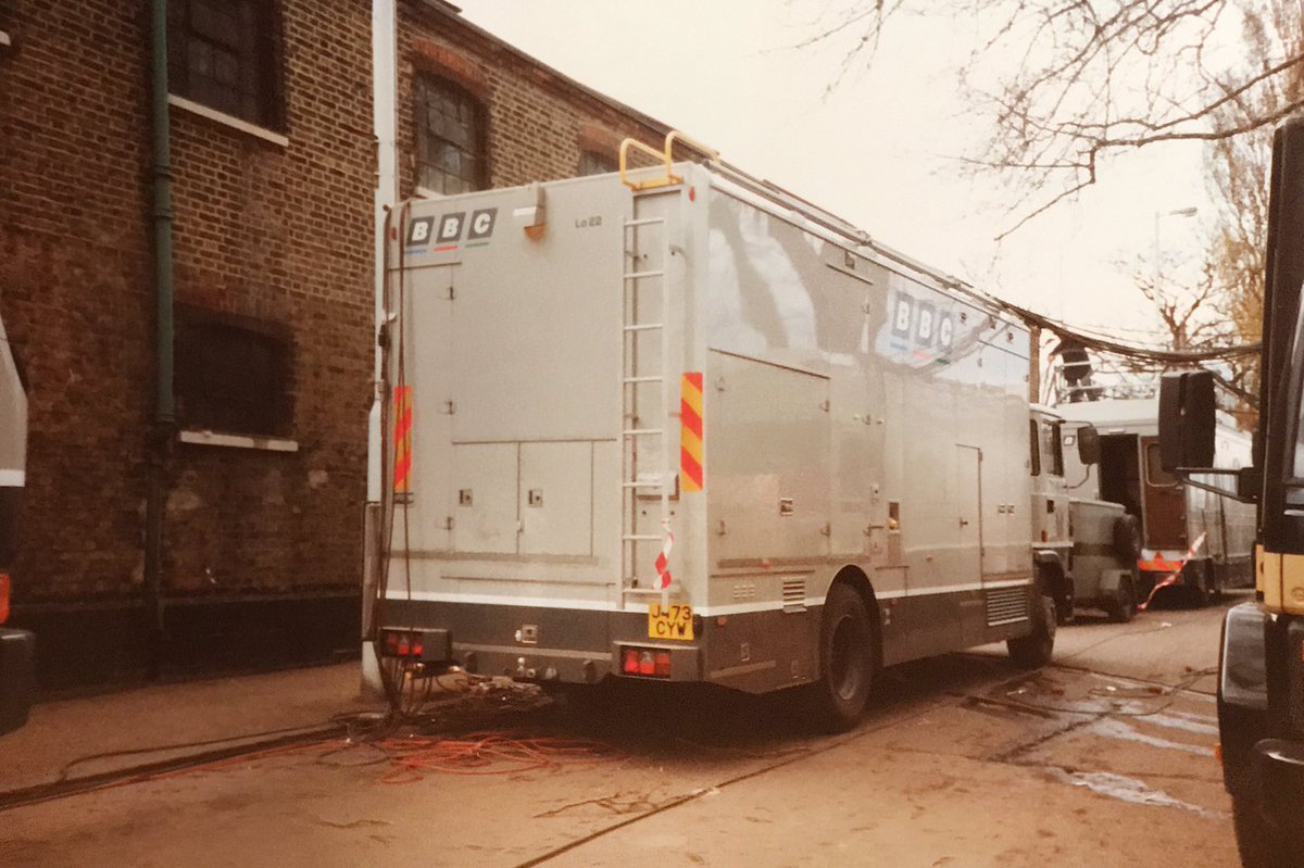 stevechalles's tweet photo. Archive OB pics - 2 of 6: No University Boat Race from Putney to Mortlake this coming weekend, so a look back at the OB Units on the towpath at Putney over the years; more from the 90’s with #BBCOutsideBroadcasts https://t.co/tY9jEv48AW