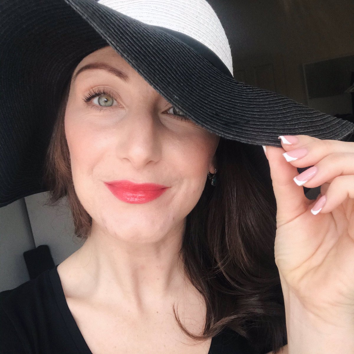 helenleeloves's tweet photo. Joining in ‘Wear a Hat Day’ 👒 spreading awareness of brain tumours &amp; taking part for my Mum today 💚 #WearAHatDay #wahd @braintumourrsch https://t.co/fKCQFnE9Nu