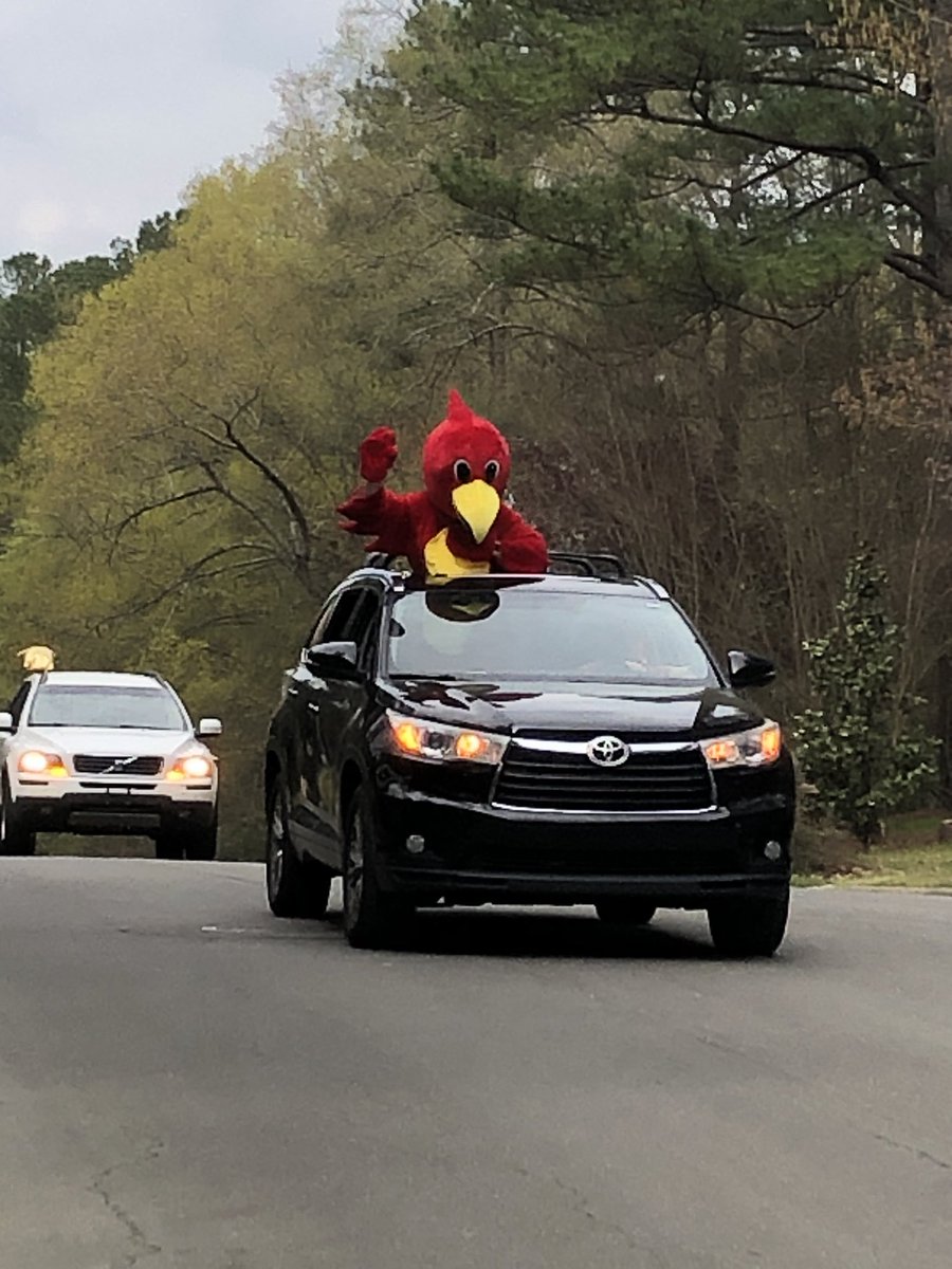 Stegman4CH's tweet photo. How much do we love @EphesusElem?? Thank you for the staff parade! Brightened our day so much! 💛❤️ #WeMissOurTeachers https://t.co/Yv5nc0EoOz