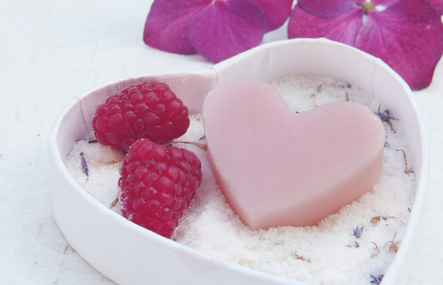 Make your own soap! 🛀 

Read our latest post and keep your little ones creative: bit.ly/2WE9vKq

#creativekids #kidsideas #ideasforkids #keepkidsbusy #thingstodo