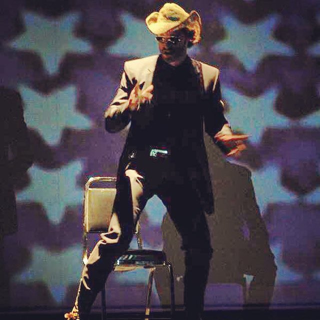 #diamundialdelteatro 🎭❤️
El teatro existirá hasta el día que el ser humano desaparezca, porque es inherente al ser humano representar la vida como un espejo ante los demás.
Para mostrar su naturaleza, sus miserias, sus amores, su lucha, su pulso, para hacerte sentir, reflexionar https://t.co/BoaKDj4k5d
