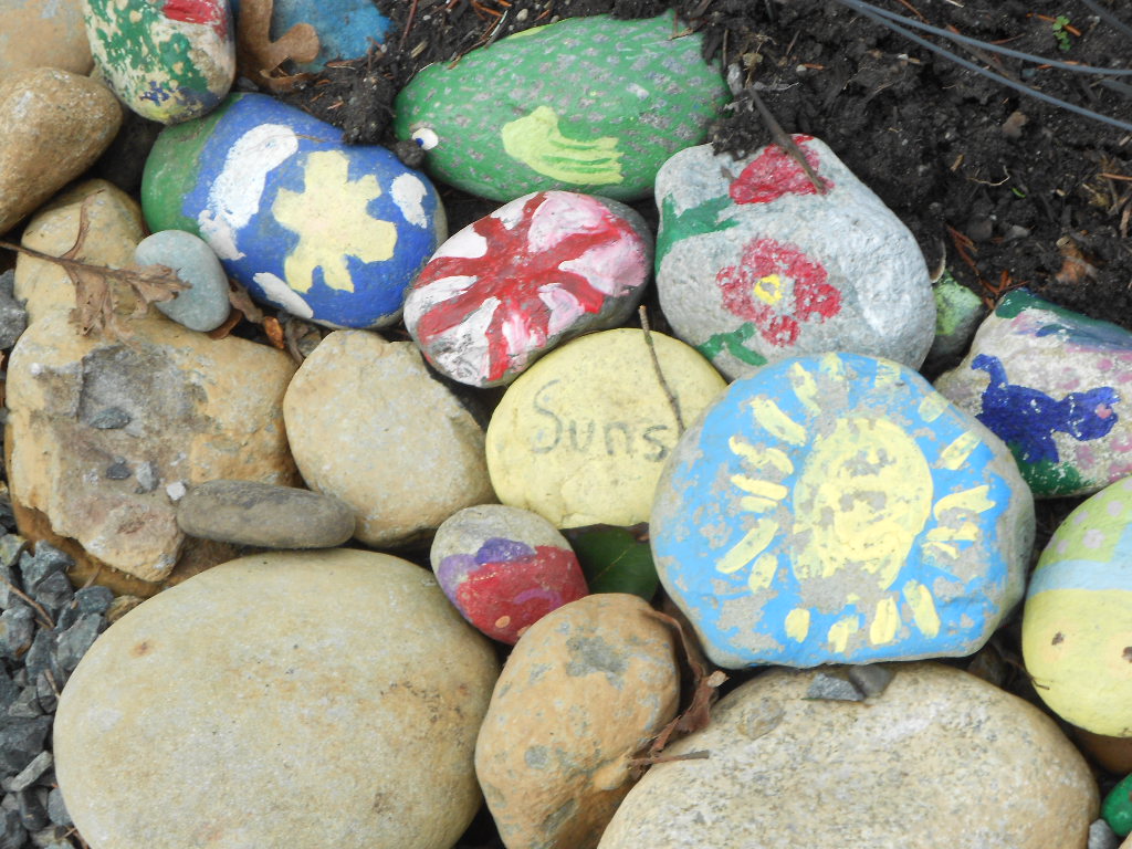 123kindergarten's tweet image. For an #insideactivity or an #outsideactivity how about #paintingrocks? Saw a post where #kids are #paintingrocks and leaving them to #cheerupneighbors.