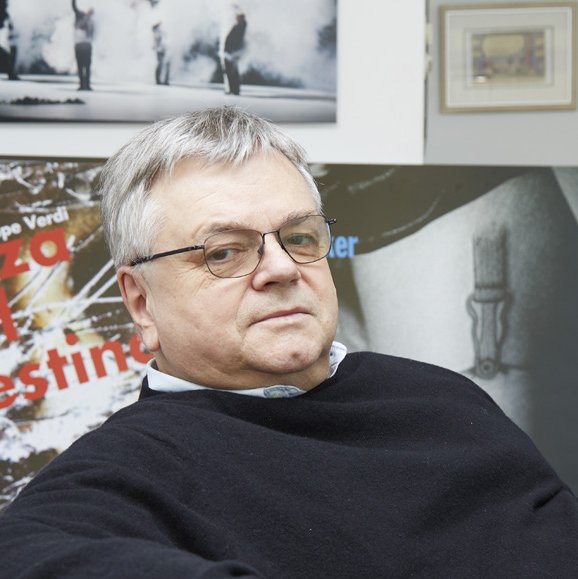 linnda_h's tweet photo. Gebloggt: Interview mit Intendant Bernd Loebe zur Corona-Krise @operfrankfurt https://t.co/RB7g17EtTc #oper #coronavirus https://t.co/wZSF815Gfj