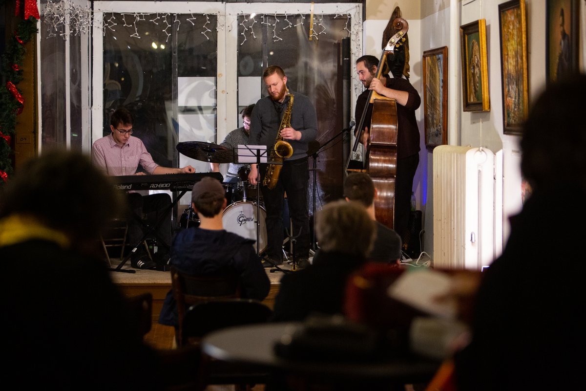 loop_toledo's tweet photo. .@ArtsCommission is supporting local artists with the Emergency Grants for Artists program. 100% of funds raised for this program (less processing fees) will be used to support artists who have lost gigs or shows. Text "TOLEDOARTISTS" to 44-321. https://t.co/qlcfz7wtmI