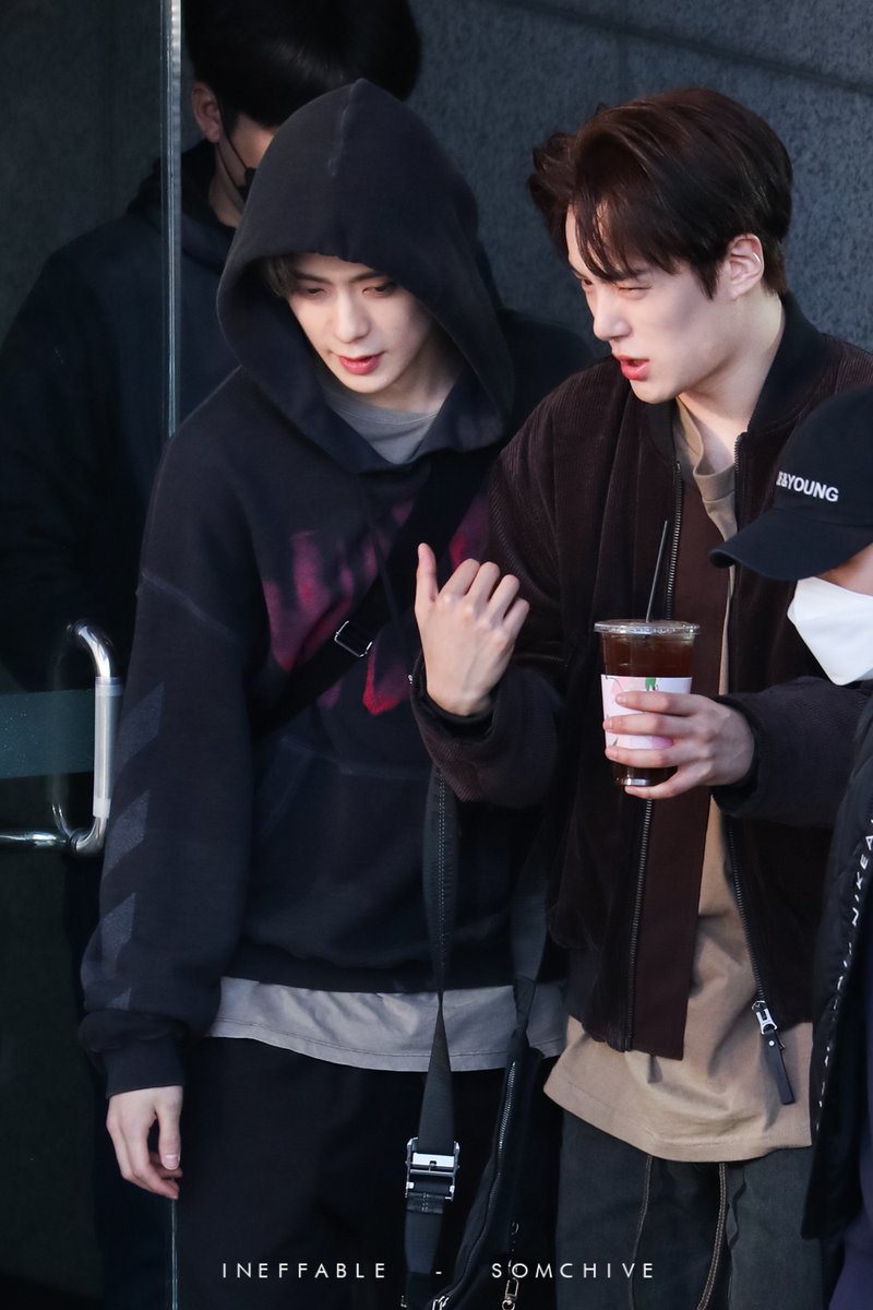 somchive's tweet photo. 200322 울 애깅이 형아랑 무슨 얘기해???😘 #재현 #JAEHYUN #NCT #NCT127 https://t.co/mOKjjLSTdH