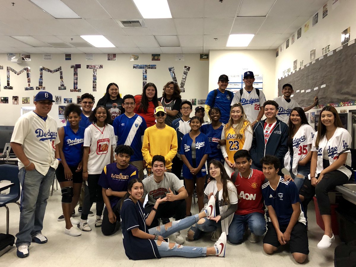 SkyHawkPro's tweet photo. #VirtualSpiritWeek My Favorite Memory Friday is THEM, it will always be THEM & only THEM #TVProFam π¬ #SummitTV π₯ #KeepSoaring π¦
#MissTHEMall π¨π½βπ« https://t.co/Qh9LnGmz2l