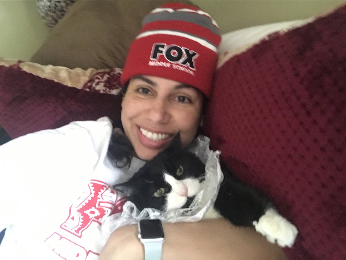 BluemelSeno's tweet photo. Virtual Spirit Week! Red & White with my gatita gorda 🐱! #FMSstrong @FoxMiddleSchool https://t.co/dh9UdnMd5v