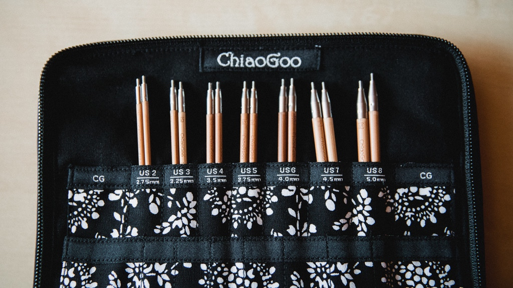 HeySweetGeorgia's tweet photo. ON THE VLOG // In celebration of ChiaoGoo's 15-year anniversary, I am unboxing and knitting with a set of the ChiaoGoo Bamboo SPIN Tip interchangeable needle sets on today's Taking Back Friday vlog episode. https://t.co/gns63c0SOO
#sweetgeorgiayarns #takingbackfriday https://t.co/YqBZ5G6KYb