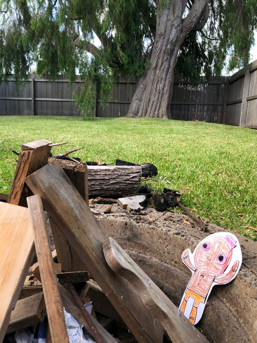 BentoFire's tweet photo. @LTuosto @amandavitalee I helped my host-family build a fire in their front yard today, since I am an expert.  Then we toasted marshmallows. Australians don't know about s'mores though. Please send a recipe. #stuckinAustralia #makingfun https://t.co/8pSkLRdtCd