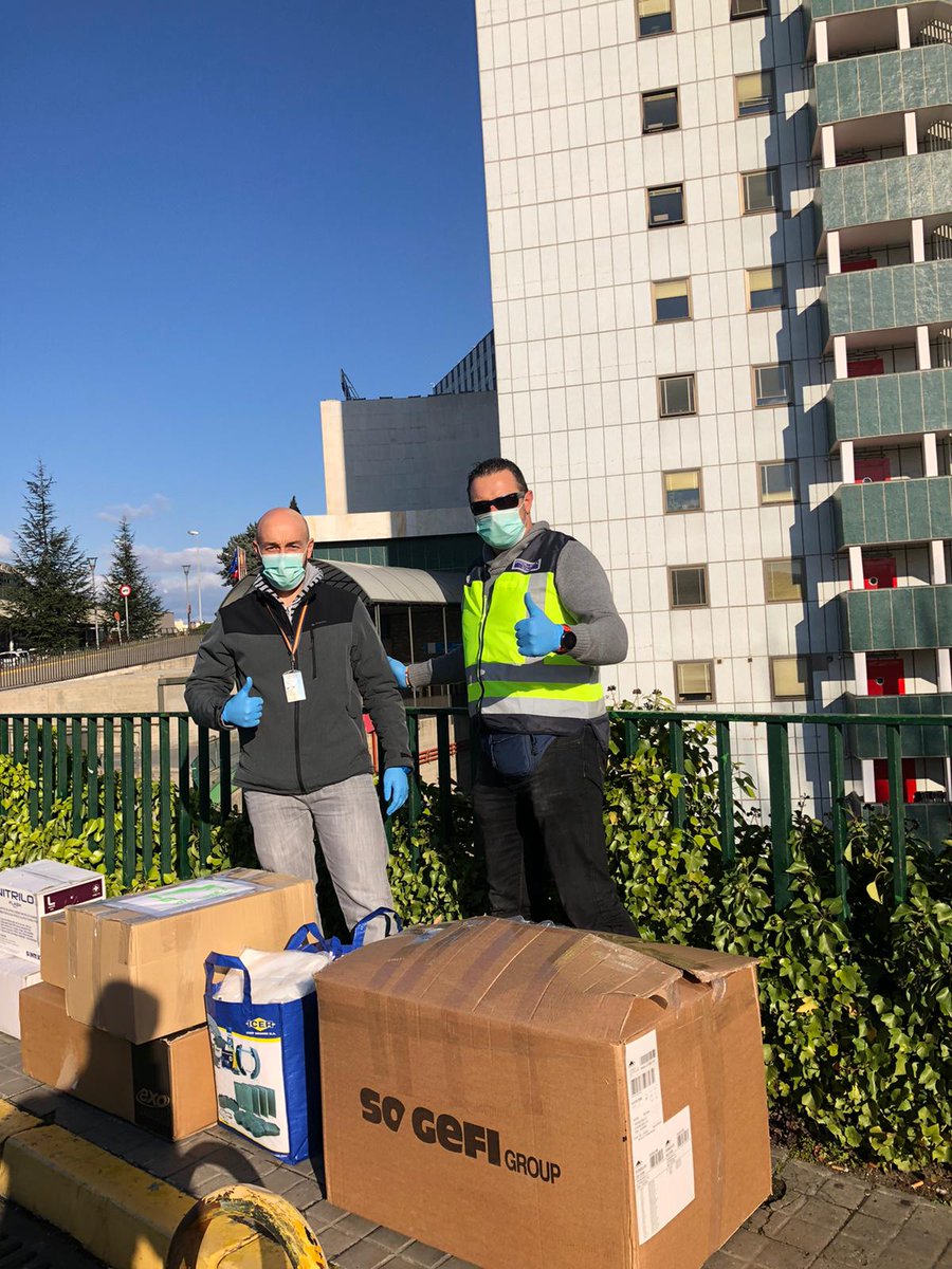 De nuevo ¡¡mil gracias!! a <a href="/policia/">Policía Nacional</a> y MOTOR DIPER por ponernos en contacto y traer al Hospital Ramon y Cajal 200 monos de trabajo de tela y celulosa y cajas de guantes de nitrilo. Gracias también a CANALCAR SA, CAMPOMANES AUTOMOCION SL que se suman a la iniciativa.