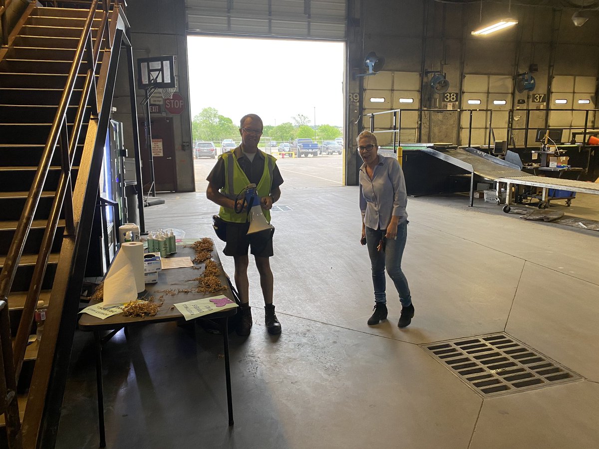 SafetyShae's tweet photo. A special thanks to Benbrook and Forest Hills Drivers , CHSP committee On Road Supervisors Center Management for keeping the equipment clean and a big thanks to @SergioC35892785 @nicholasewest for our supplies to keeping UPS and others safe. Proud to be a UPSERS #UPSersAreThere https://t.co/yhzBpL1E9Y