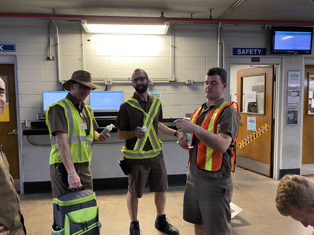 SafetyShae's tweet photo. A special thanks to Benbrook and Forest Hills Drivers , CHSP committee On Road Supervisors Center Management for keeping the equipment clean and a big thanks to @SergioC35892785 @nicholasewest for our supplies to keeping UPS and others safe. Proud to be a UPSERS #UPSersAreThere https://t.co/yhzBpL1E9Y