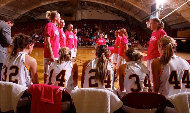 lindsschultz's tweet photo. If you are a basketball person please join the challenge of posting a basketball photo. Just one picture, no description. Please copy the text in your status, post a picture and look at some great memories/pictures. @blwilhelm14 @alexyay44 https://t.co/dSRjHgjsFS