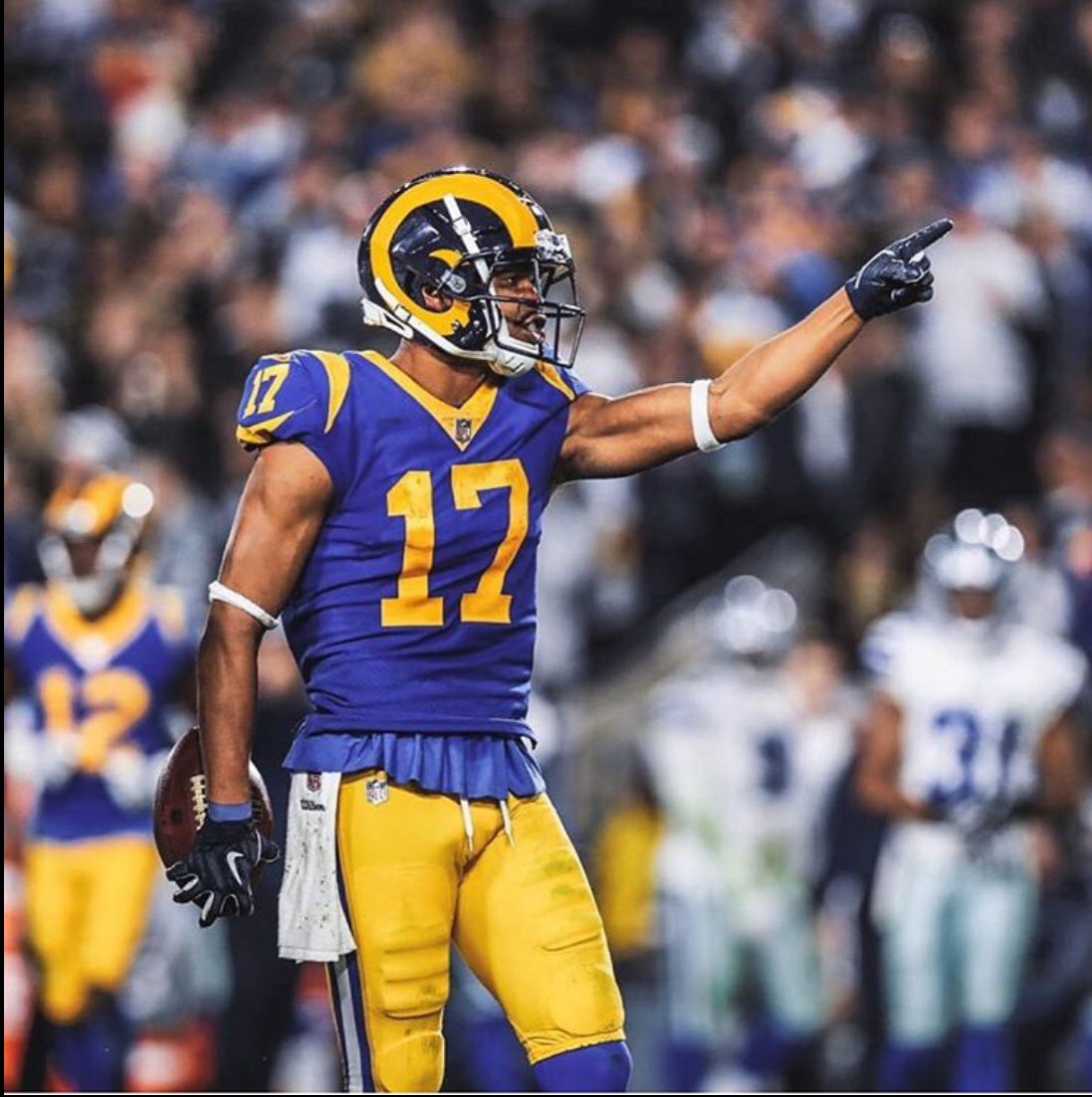 bruins34's tweet photo. @kdemoff @LAUnitedWay @LAFoodBank @ABC7 This is the greatest uniform in the NFL. Please Rams, don’t mess it up.  Reimagine it by making the helmet Royal Blye like the jersey. That’s all we want. https://t.co/Aw0dN4kqTF