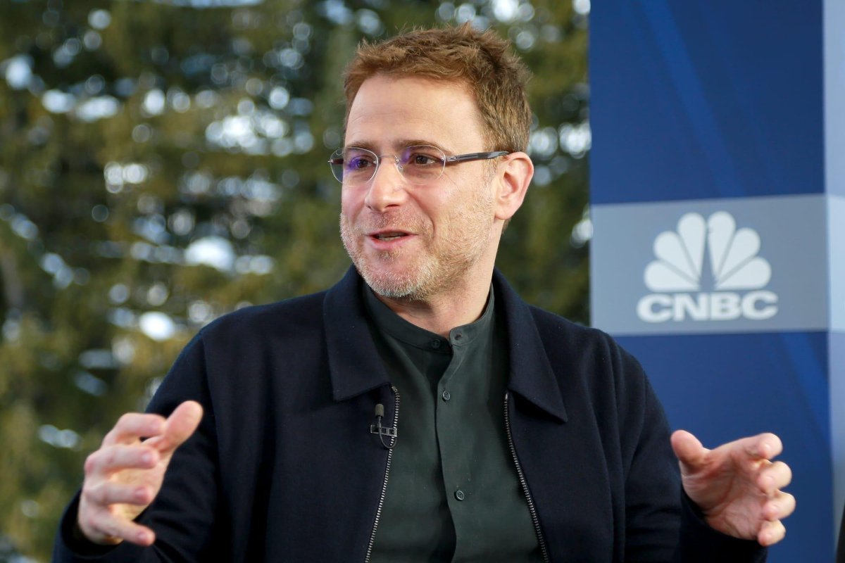rbccm's tweet photo. Following a banner day for @SlackHQ with stock price surging 15%, Slack CEO Stewart Butterfield joined us to speak with RBC's Alex Zukin, revealing that Slack is working with @Microsoft https://t.co/msV1RQP9fK https://t.co/gHfZPWGca7