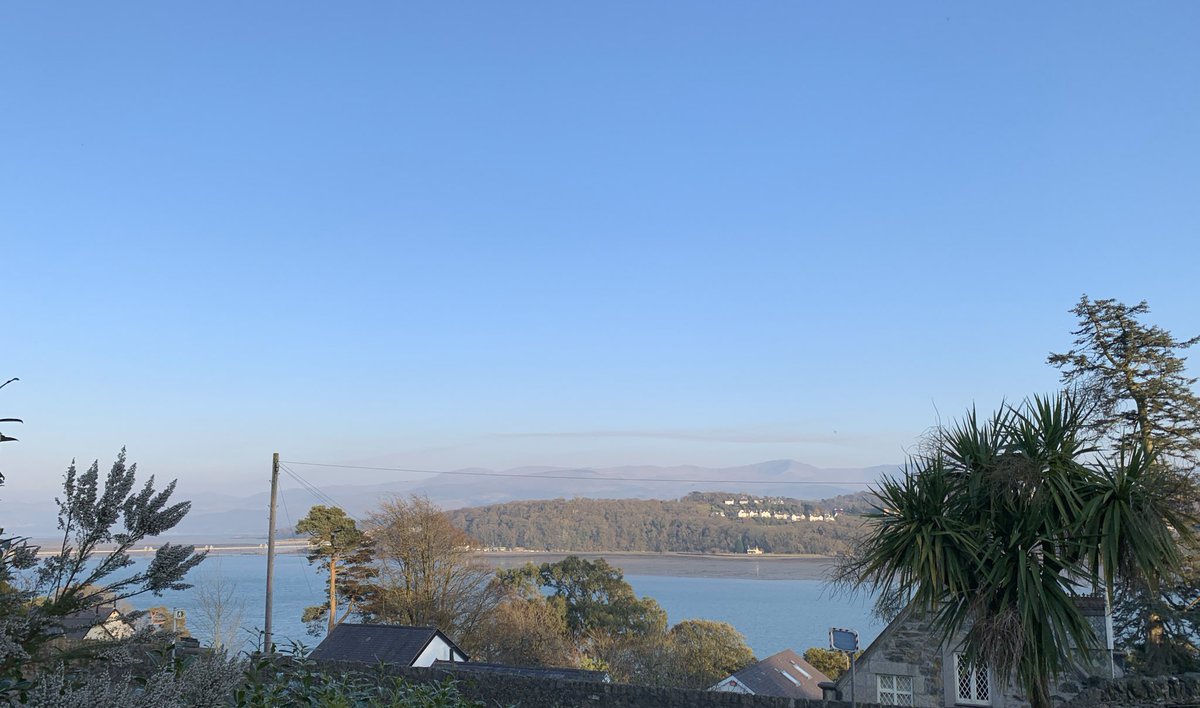 InvertigoCo's tweet image. Hunan-ynysu fel Fuji (neu’r Wyddfa!) Mae tîm #MyBodyWelsh yn sâff a nôl adref. Dim prosiectau am sbel ond yn cadw e-gysylltiad efo‘n artisitiaid, methu aros tan dani mewn stafell yn creu eto! Yn danfon ❤️ i weithwyr allweddol Cymru #DiwrnodTheatrYByd