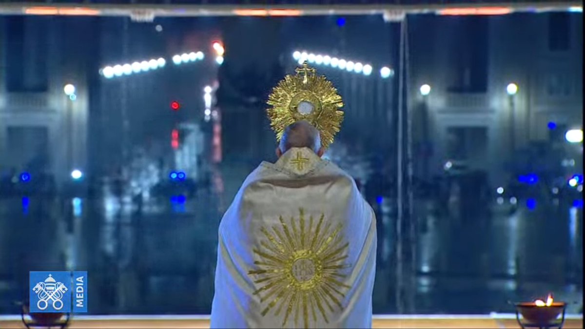 ejmyatt's tweet photo. Pouring rain at the Vatican while we pray with Pope Francis prays for an end to #COVID19.
#Mercy  
#UrbietOrbi https://t.co/hvXqVPby8W