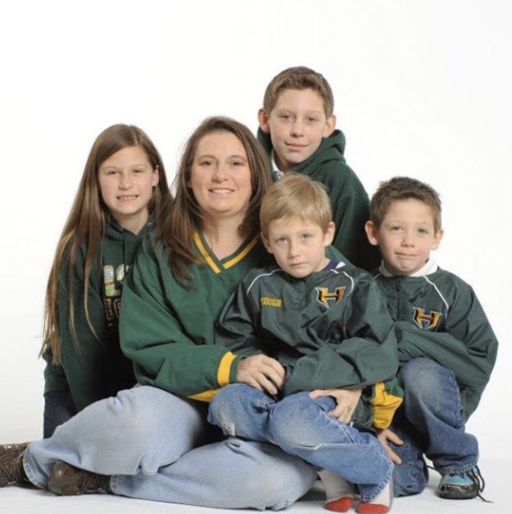 megankeough2's tweet photo. 🤑Lil throwback for🤑 #TEAMjackpot #hpshomespirit2020 💛💚 https://t.co/jRvfY2Tgy2
