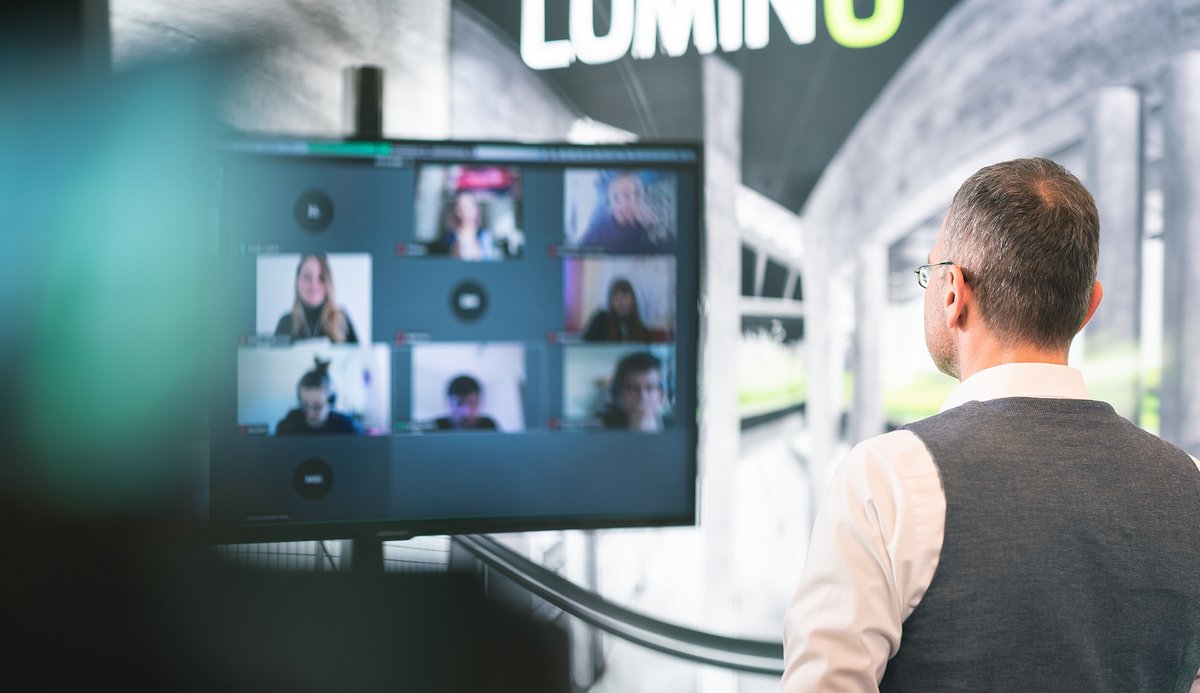colorsofPRZM's tweet photo. #Livestream in den virtuellen Hörsaal: #Workshops, #Seminare, #Vorlesungen und #Trainings direkt, #online und #live aus dem #Webinar-Studio der @colorsofPRZM
Im Blog erzählt @KombuchenStefan wie er mit Studenten der @donau_uni und @DAPR_Tweets arbeitet: https://t.co/nEFe5yFOyF https://t.co/7wCO6bTgAP
