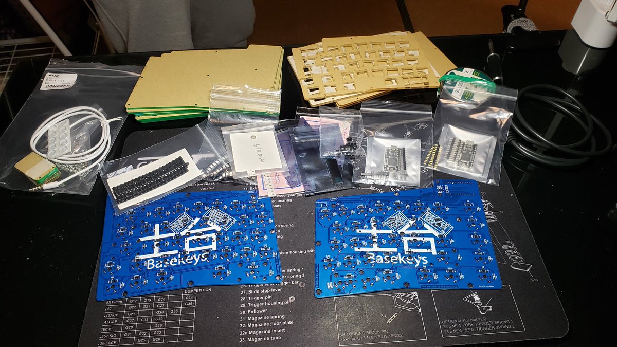 Evo_Spec's tweet photo. Got a fun project waiting for me this weekend!
#slice #basekeys #slicekeyboard #diykeyboard #keyboardkit #acrylickeyboard https://t.co/oNKNQkuTtI