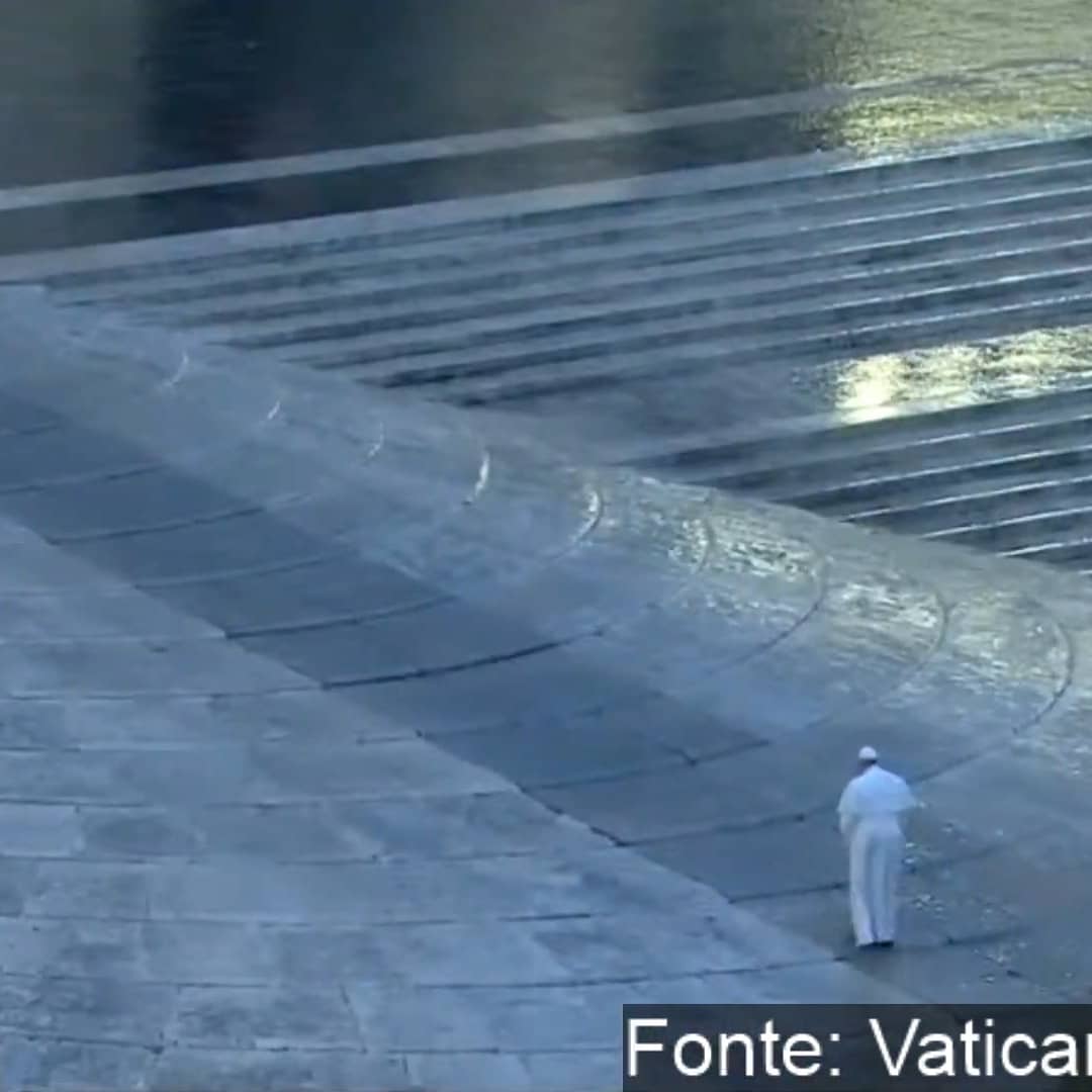 alamcarrion's tweet photo. Em teus passos lentos carregas as dores de uma humanidade inteira.
Doce Cristo na Terra! Tu és Pedro!
Te amo, Papa Francisco! https://t.co/p7yLRXTPh8