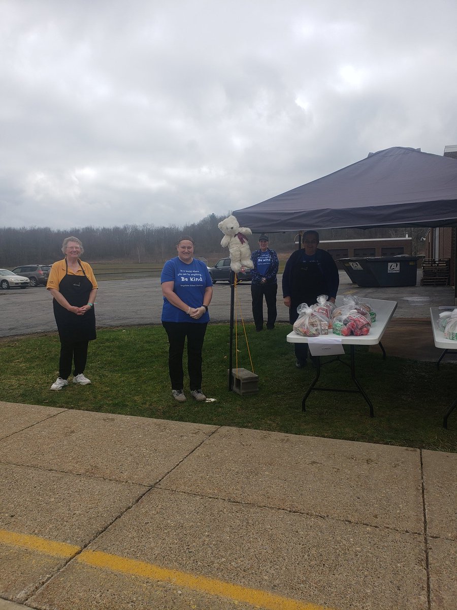 TNGRocks_JPerry's tweet photo. "We're Going on a Bear Hunt"  Keystone School District students were excited to find a bear at their food pick up today!!  One student, very excited exclaimed "that's the 5th bear we spotted today!" @JOTNGROCKS 🐻 #TNGFEEDSKIDS #MOMENTSMATTER https://t.co/7ngLwlFrMZ