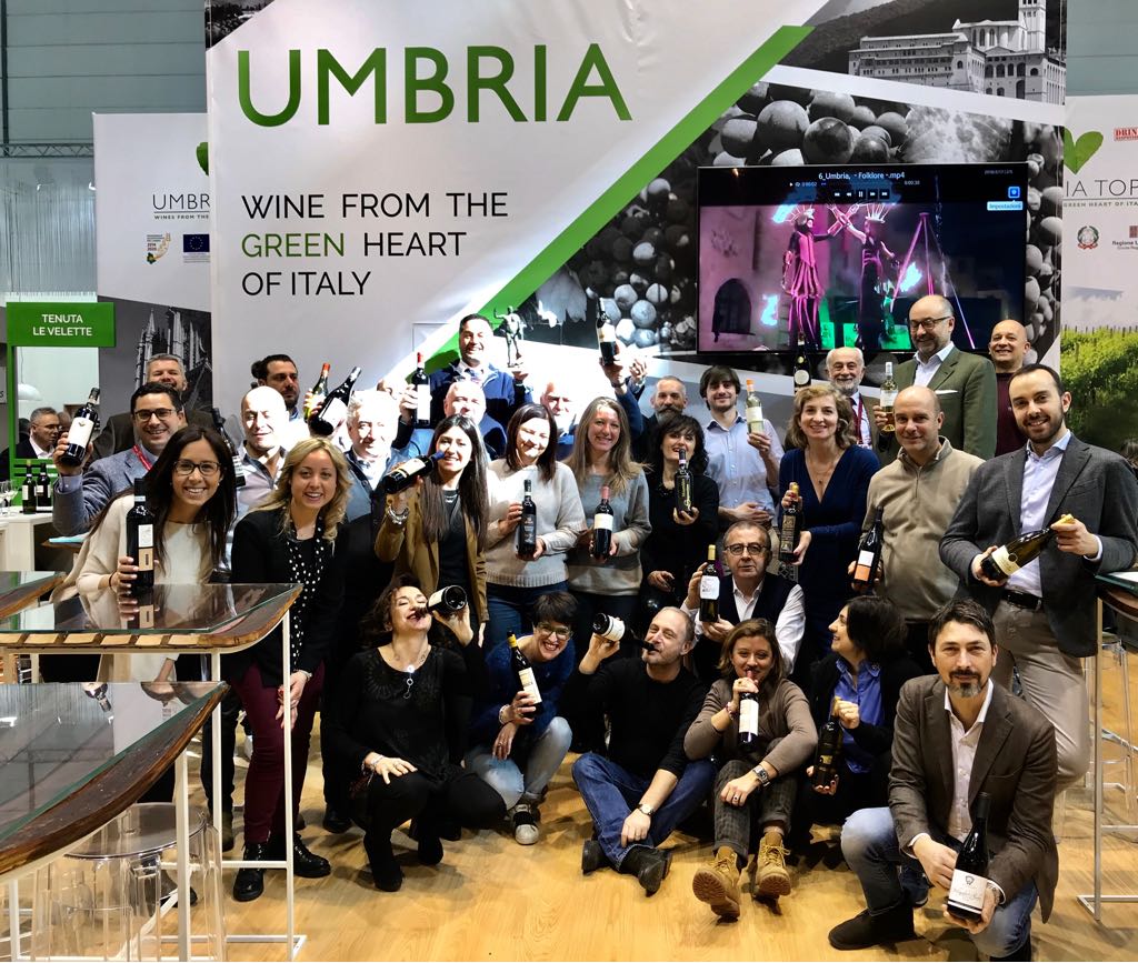 vinoecibo's tweet photo. https://t.co/Sx07Vl8kVM  Umbria Top Wines shares the choice of Veronafiere @KerinOKeefe @SteveKubota @pietrosd  @TheSavvyChef1 @thewinetattoo @wineworldnews @winewankers @SoaveWine @vinieuganei @MTV_Italia @pressVRfiere @VeronaWineLove @winetraveleats @RealWineGuru @CHARLIEWINES https://t.co/tJP8W59VvQ