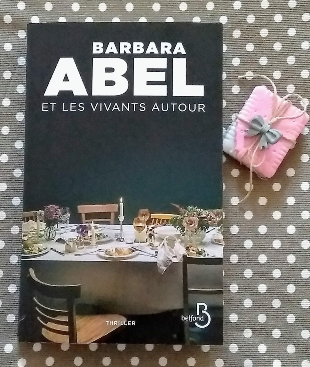 Mesptitslus's tweet photo. "Et les vivants autour", Barbara Abel : un échiquier familial redoutable. Merci @Belfond #barbaraabel https://t.co/rokN56EVY5 https://t.co/gwVbopU4qg