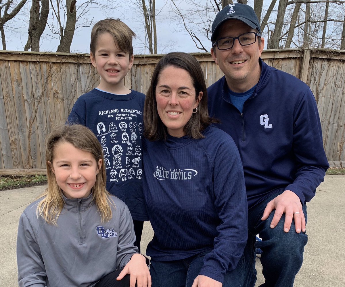 MrsHawkinsGL's tweet photo. Thinking about all of our @glbluedevils staff and families with @mrhawkinsGL #GLCSvirtualspiritweek #GLCSkellogg #GLCSryan #GLCSrichland #GLCSms #GLCShs https://t.co/Fdd5Gax2JM