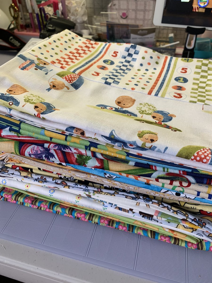 amistabaker's tweet photo. More pillow cases arrived at my house today!! 💕 #apqpillowcasemadness #promo @allpeoplequilt https://t.co/p3zJ365Y9W