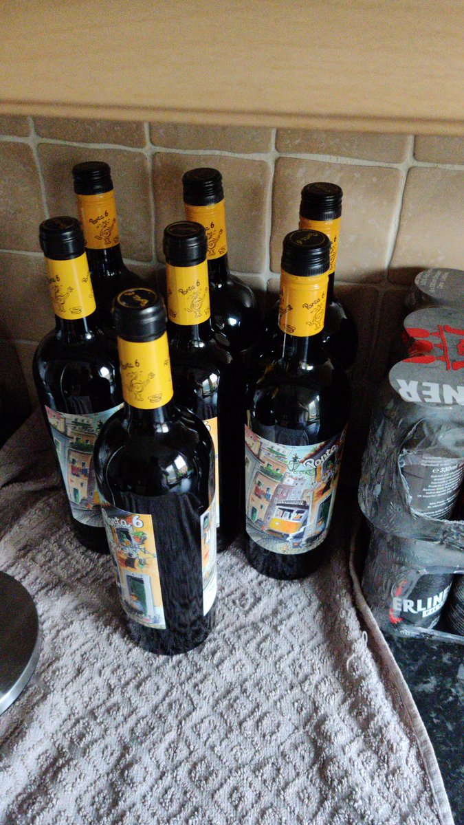 fdowney22's tweet photo. Rains it pours! Courtesy of the Mrs herself @rachaellinden 😀 #theweekendhasstarted https://t.co/EFn2nPOzdP