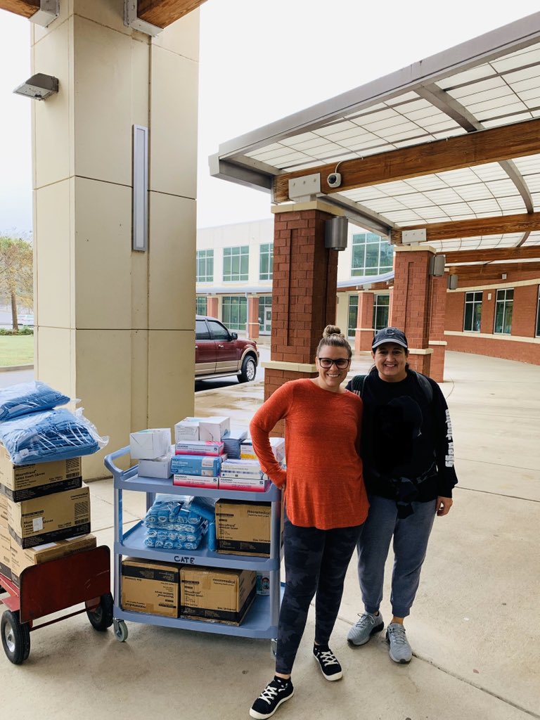 RBHSHOSA's tweet photo. DO GOOD. RBHS Health Science donates supplies to Luthern Homes of South Carolina. @hosafhp @LucasClamp @LexingtonOne @RBHSGators @GLittle_Lex1 https://t.co/iLDnQA0BK7
