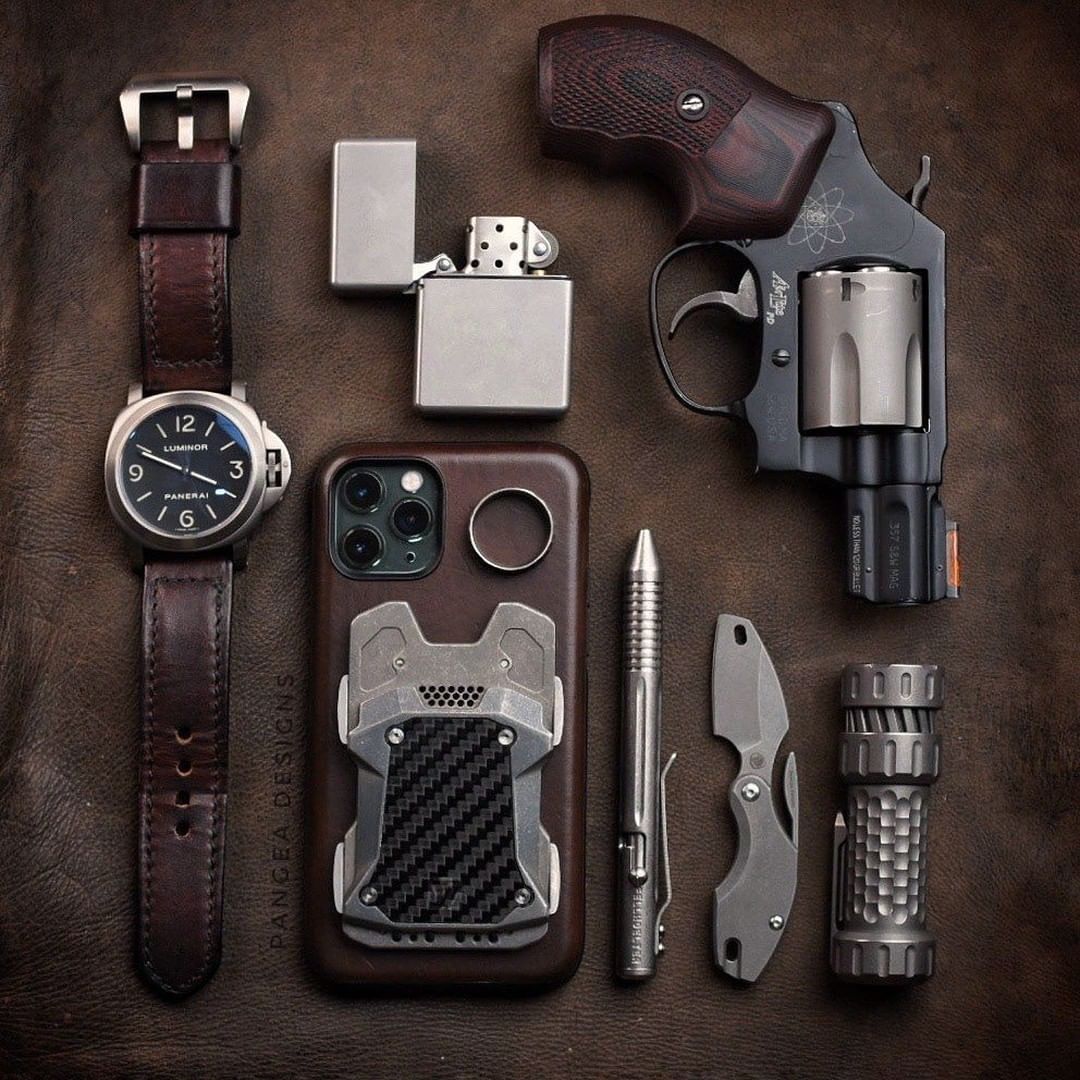 DCARSENAL_'s tweet photo. EDC is on point!
#pangeadesigns #edc #prylobite #everydaycarry #edccommunity #pocketdump #smithandwesson #jframe #360pd #revolver #guns #firearms #everyday_carry #edcshowcase #pocketdump #pockettool #watchesofinstagram #pens #tibolt #titanium #edcflatlay #vzgrips #tibolt https://t.co/BoNnMHJRbs