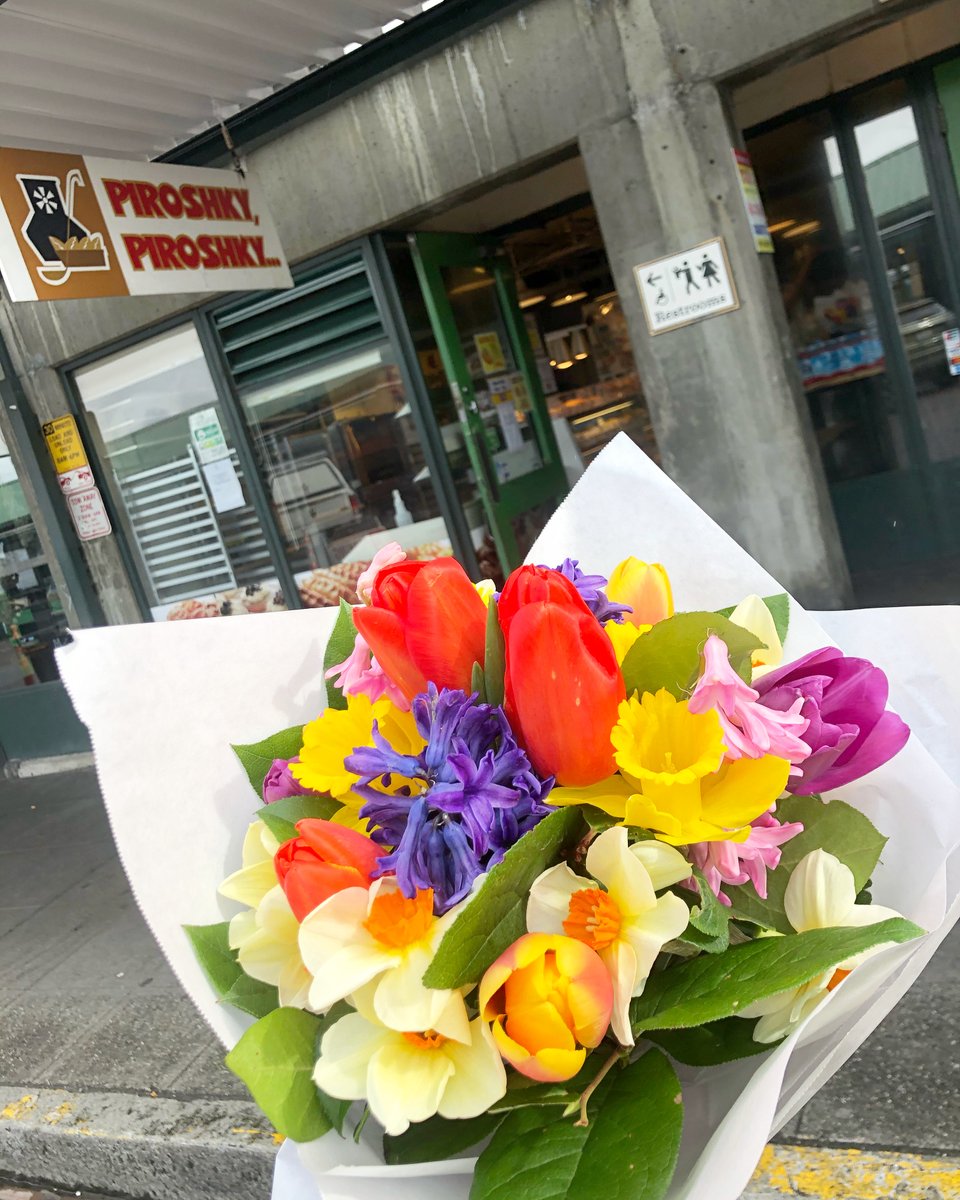 PiroshkyBakery's tweet photo. Flowers?! And piroshkys?! Name a better duo! We have flowers in our Pike Place location for $15! Not only can you get a tasty piroshky, but you can grab a beautiful bouquet of flowers to brighten someone’s day! ❤️😋 https://t.co/FkPO6RqkHZ