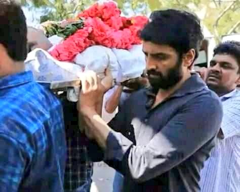 kayaldevaraj's tweet photo. #RIPDrSethu #RIPSethu #RIPSethu #RIPSethuraman
பாசத்துக்குரிய நண்பர் டாக்டர் மற்றும் 'கண்ணா லட்டு தின்ன ஆசையா' படத்தின் ஹீரோ சேதுராமனின் இறுதி யாத்திரையில், நண்பனை தோளில் சுமந்து சென்று கதறியழுத சந்தானம்.
@iamsanthanam @vishakhasingh55 @proyuvraaj @Nanditasweta @AthulyaOfficial https://t.co/JsSJO98eqD