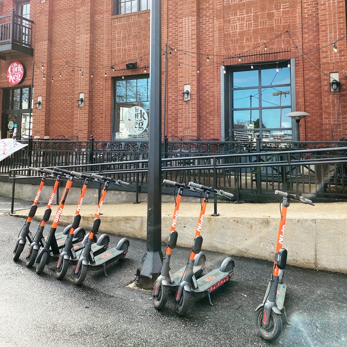 AdaptLit's tweet photo. Happy #FayettevilleFriday! Today we’re featuring our local ride share programs. It’s easy to explore our campus &amp; city on Spin scooters and VeoRide bikes, which can be rented through their respective phone apps! #AdaptLit #Fayetteville https://t.co/IGA9grzJyN
