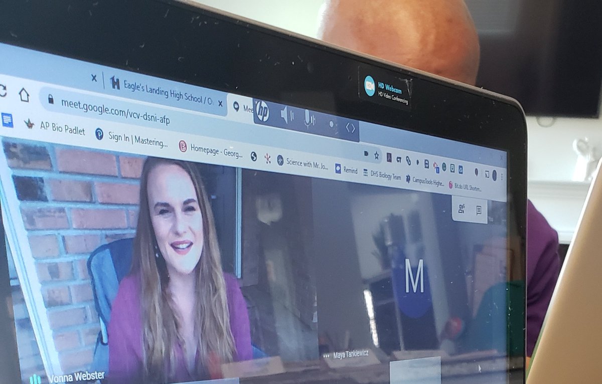 RWilliams_EDS's tweet image. My @hfemiway kindergartner has commandeered my laptop to have a conference with Mrs. Webster and Mrs. Gates. It is show &amp;amp; tell Friday!!
Today&apos;s writing prompt assignment was all about show and tell. #WeLoveToSeeIt #RemoteLearningInHenry