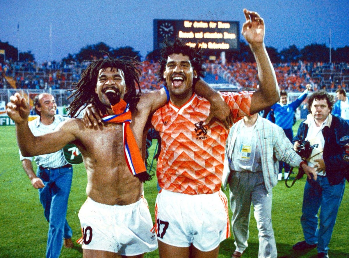 Mais c'est la victoire finale des Pays-Bas à l'Euro 1988 qui va considérablement mettre en lumière l'influence du Surinam sur le football hollandais.Aux côtés de Van Basten, les joueurs d'origines surinamiennes Gullit, Rijkaard, Winter contribueront grandement à ce succès.