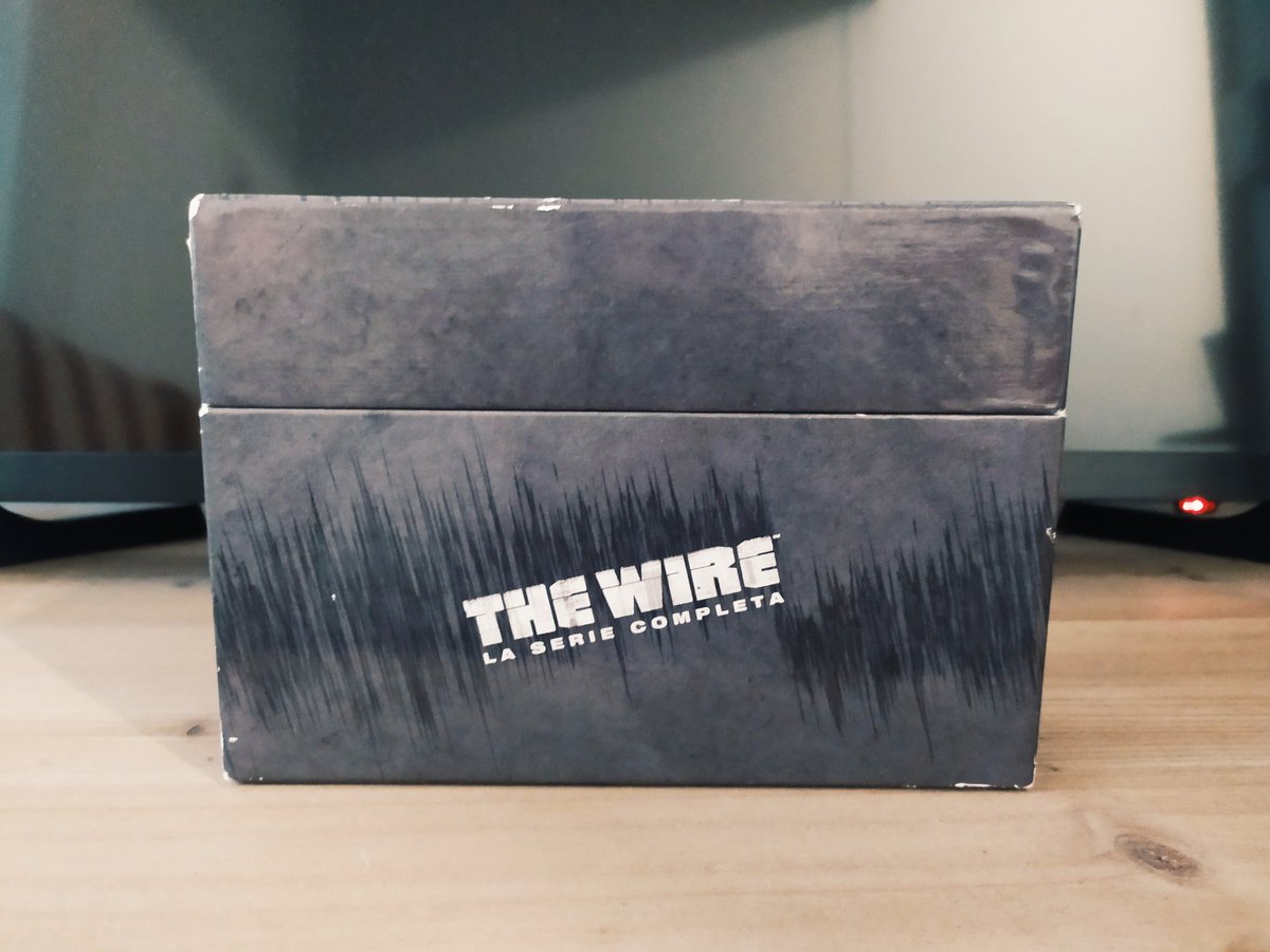 SERIELIZADOS's tweet photo. El planazo definitivo para un fin de semana de reclusión más: maratón de #TheWire.

😍😍😍😍😍 https://t.co/nzgf6Qy0XE